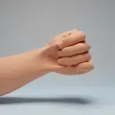 a ciupi — 꼬집다